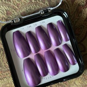 Purple Press-On Nails Set